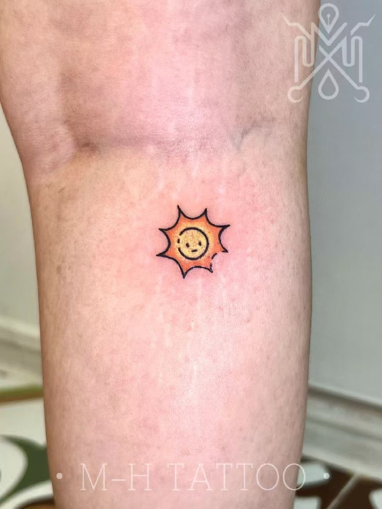 太阳笑脸纹身