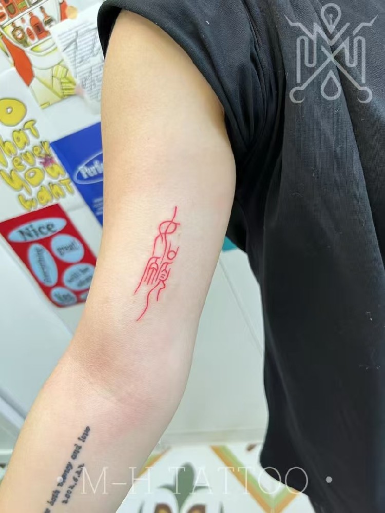 红色中文纹身
