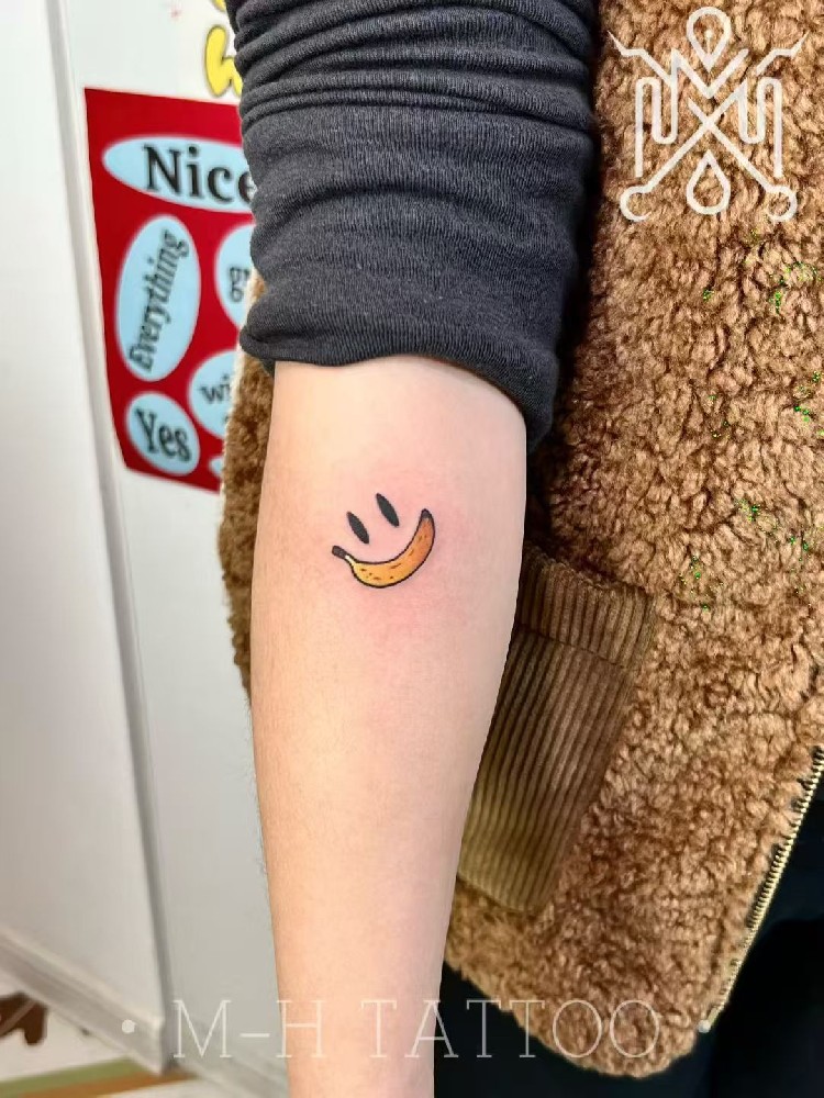 香蕉笑脸纹身