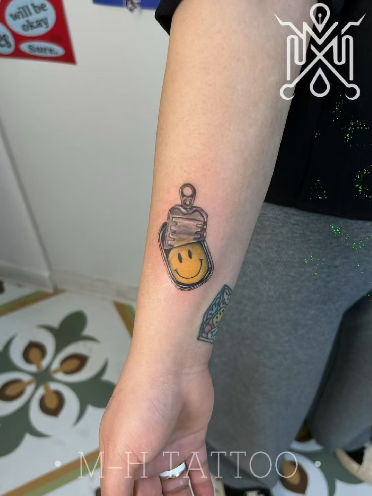 罐头笑脸纹身